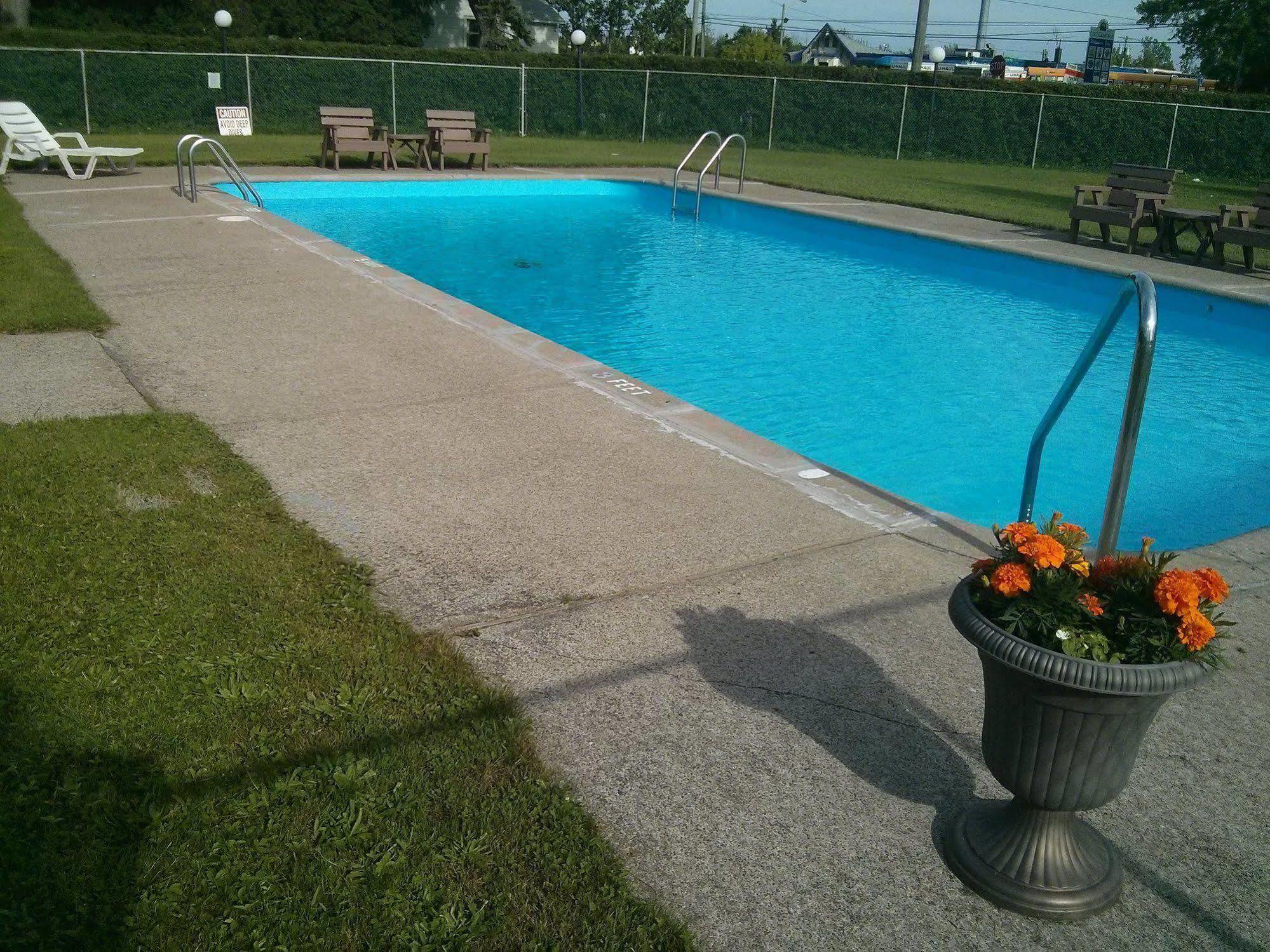 Port Motel Port Colborne Bagian luar foto